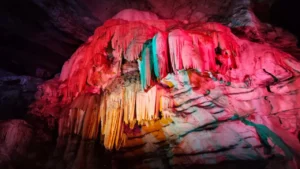 బొర్రా గుహలు లైటింగ్ వ్యూ